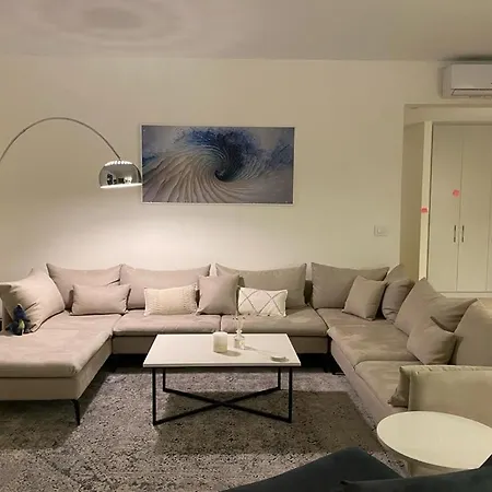 Voyager 360, Free Private Parking Apartment Belgrade
